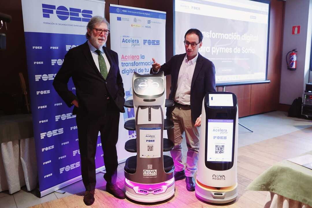 Presentación de soluciones de robótica de Nova Robots en FOES Soria para abordar la falta de mano de obra.